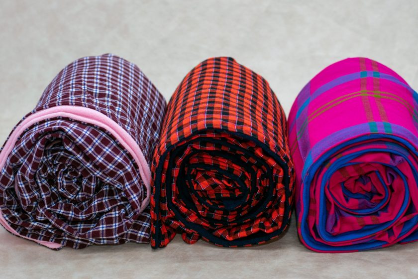 Multi-Coloured Blankets with Light Fleece - Image 2